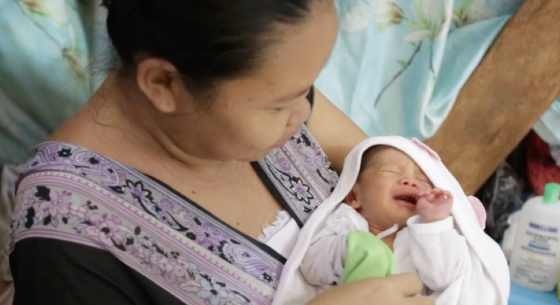 ​ [Click and drag to move]  “Instead of thinking of my own survival, I really wanted my baby to live,” says Fantiare Dalar. When she went to the hospital in Dinagat, the doctor told her that she needed to be sent to the mainland right away.  “I was bleeding, but I didn’t think I was already in labor.  The bleeding didn’t stop. They said it's already dangerous for me and the baby and I’m not yet due to give birth, I need to be referred to Surigao  on the mainland because they were unable to perform the cesarean operation at the local hospital.” The sea ambulance brought her to Surigao where she gave birth safely. She was the first woman to give birth with the support of the sea ambulance. From July to September 2022, the sea ambulance supported 53 patients, including 5 high-risk pregnant women. ©UNFPA Philippines