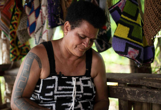 Florence Jaukae Kamel is a bilum weaver and entrepreneur. © UNFPA Papua New Guinea