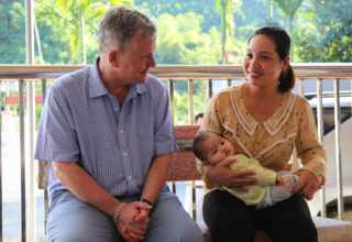 The UNFPA Regional Director for Asia and the Pacific meets with a lady and her newborn from the Binh Trung community in Vietnam