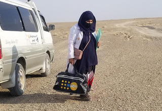 Midwife Suhila Rasuli on her way to visit a pregnant woman in a remote area of Nimroz province, Afghanistan. © Naqibullah Rahimi
