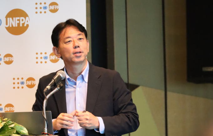 A photo of Dr Rintaro Mori speaking at a UNFPA event