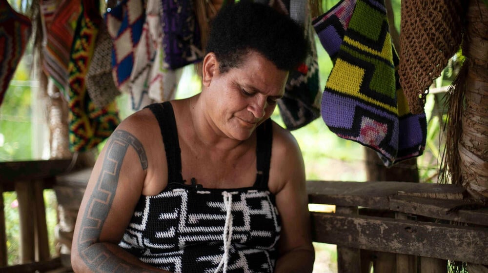 Florence Jaukae Kamel is a bilum weaver and entrepreneur. © UNFPA Papua New Guinea