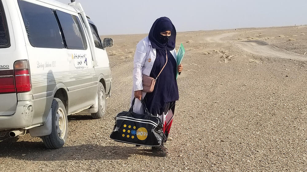 Midwife Suhila Rasuli on her way to visit a pregnant woman in a remote area of Nimroz province, Afghanistan. © Naqibullah Rahimi