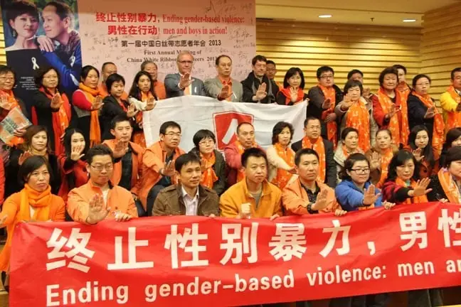 At First Meeting of White Ribbon Volunteers, Chinese Men and Boys Pledge to End Gender-Based Violence 